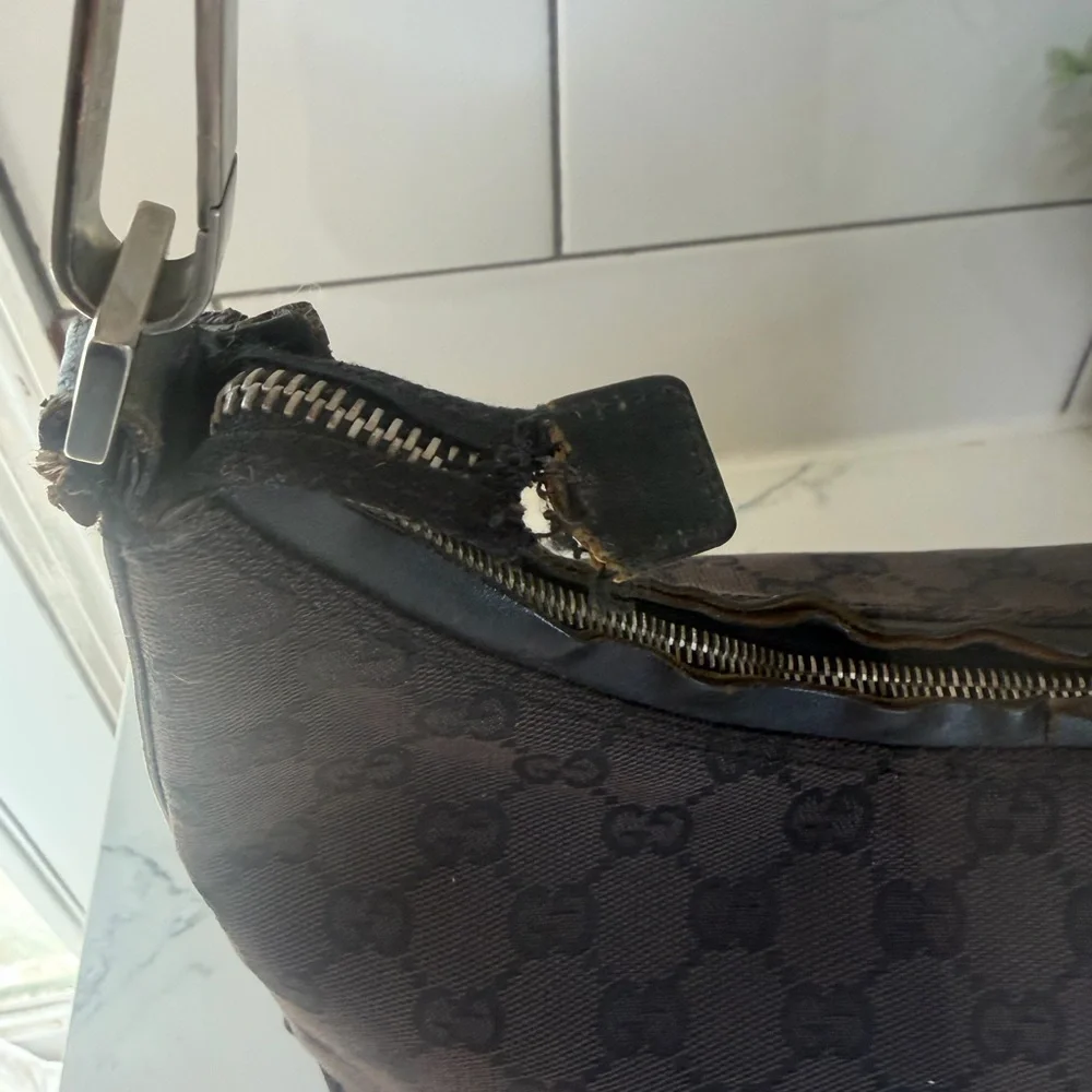 Authentic Gucci Black GG Canvas hobo Shoulder Bag - Picture 6 of 10